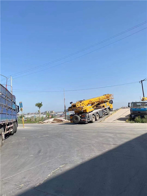 吴起县25吨吊车的租赁价格大概是多少？